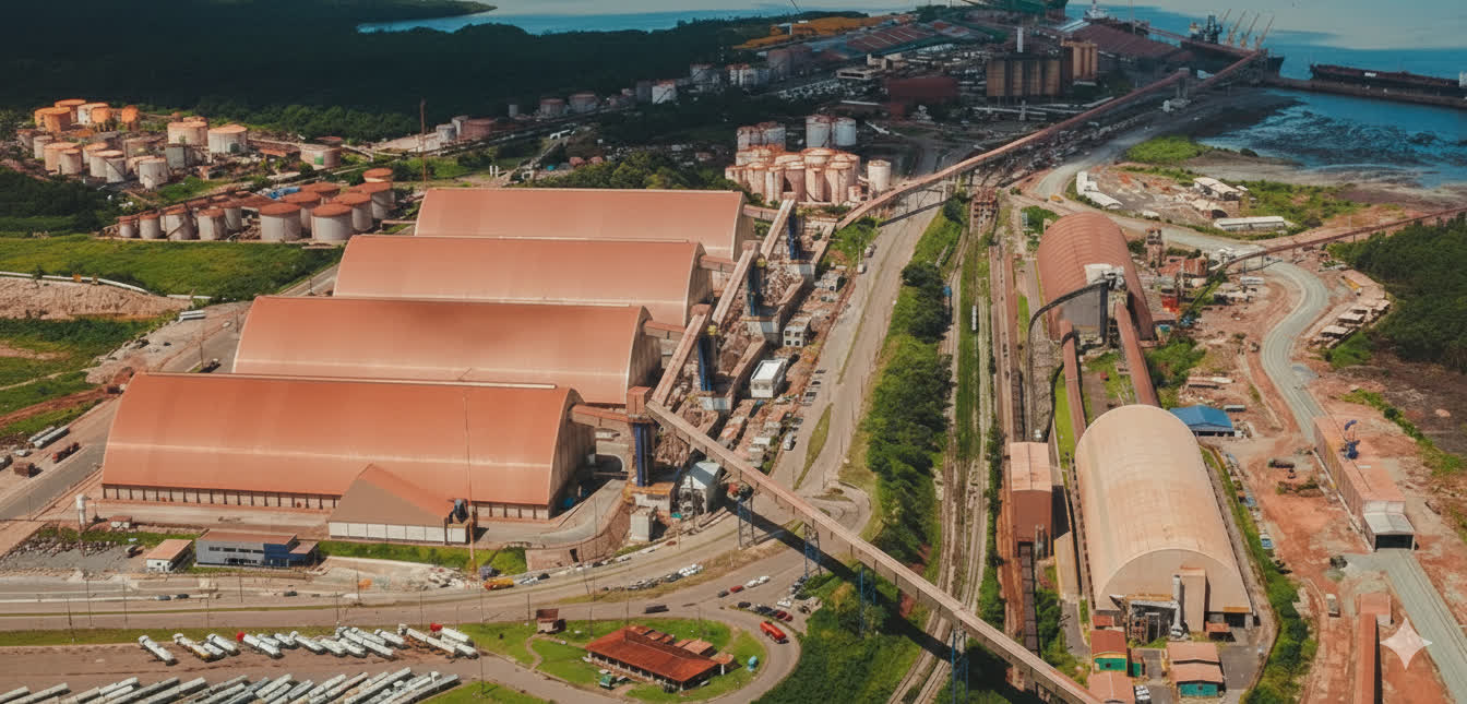 Terminal portuário com armazéns e correias transportadoras
